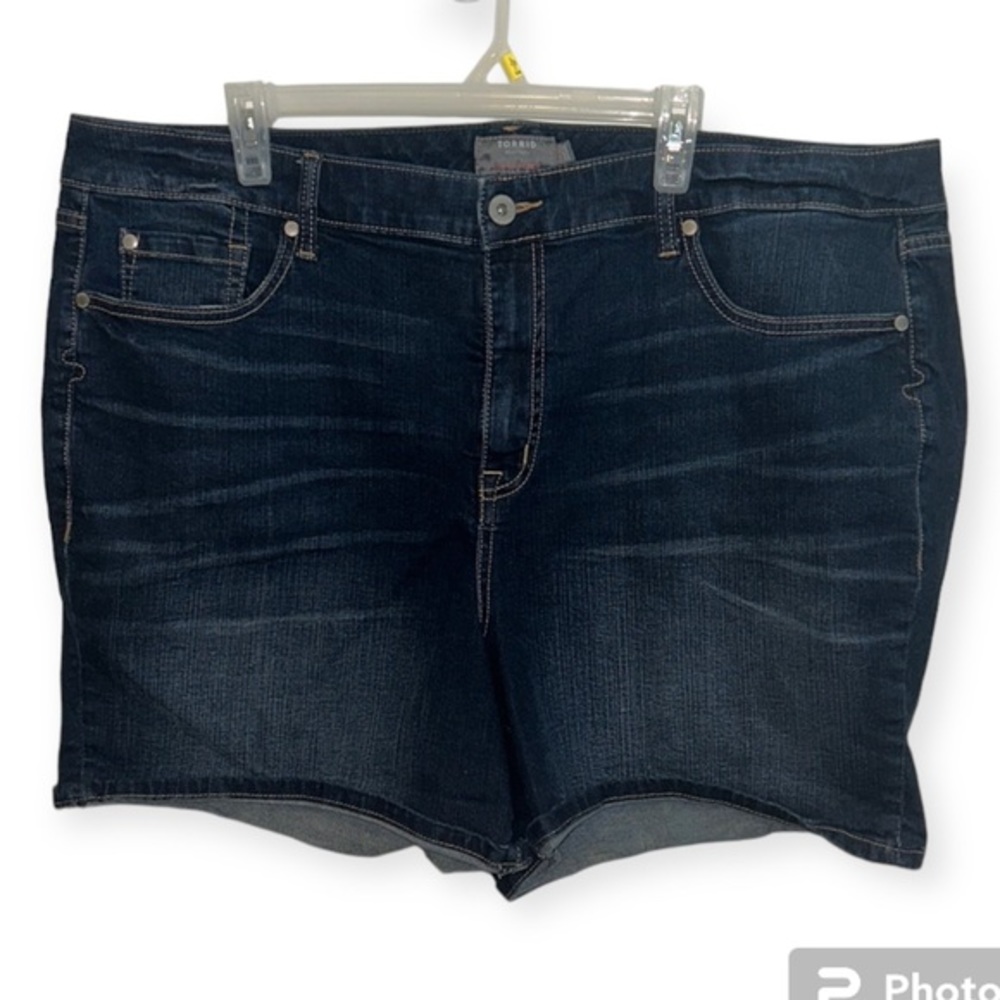 Torrid 5 inch vintage stretch high rise shorts women’s size 24